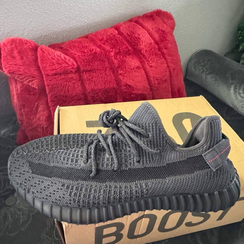 Black Boost 350 V2 Gray and Black Sneakers